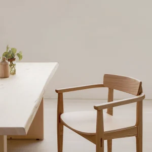 MORiii 日梭 扶手椅 | 貫穿榫細節 扶手高度精準收納於桌面下 - family35